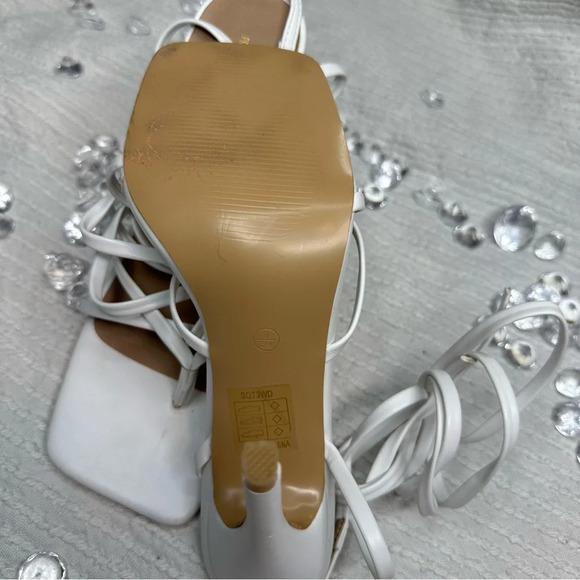 PrettyLittleThing white lace heels - Picture 2 of 4